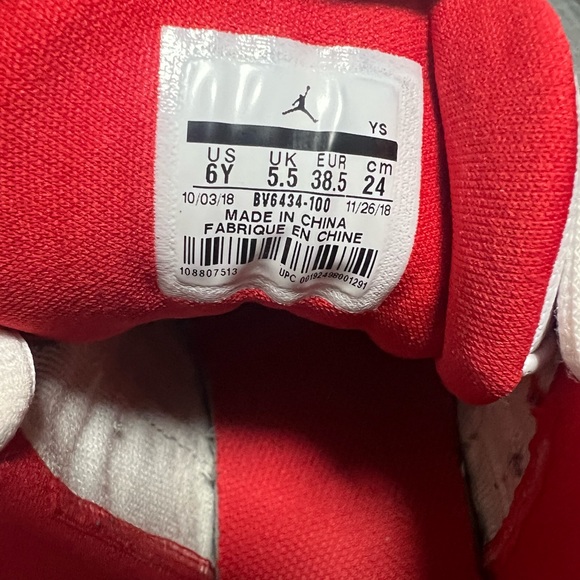 Jordan 23s ,white and red used it a few times practically new !!! - Picture 6 of 6
